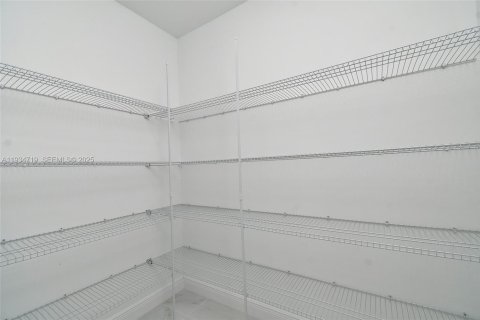 Casa en venta en Lehigh Acres, Florida, 5 dormitorios № 1993008 - foto 18