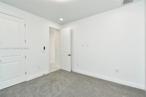 Casa en venta en Lehigh Acres, Florida, 5 dormitorios № 1993008 - foto 26