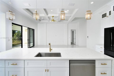 Casa en venta en Lehigh Acres, Florida, 5 dormitorios № 1993008 - foto 9