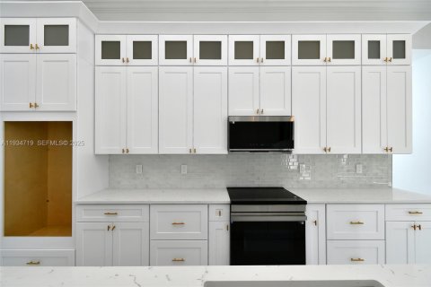 Casa en venta en Lehigh Acres, Florida, 5 dormitorios № 1993008 - foto 10