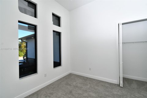 Casa en venta en Lehigh Acres, Florida, 5 dormitorios № 1993008 - foto 7