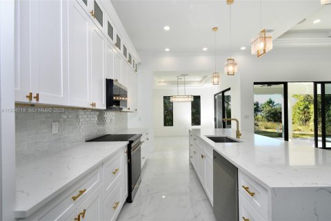 Casa en venta en Lehigh Acres, Florida, 5 dormitorios № 1993008 - foto 8