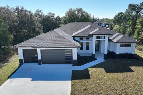 Casa en venta en Lehigh Acres, Florida, 5 dormitorios № 1993008 - foto 1