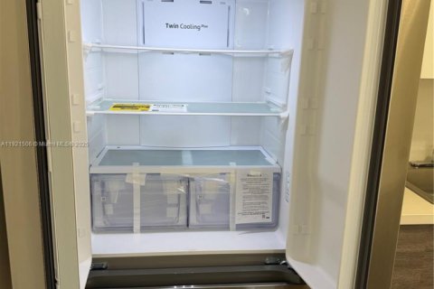 Villa ou maison à louer à North Miami Beach, Floride: 2 chambres, 60.48 m2 № 2018650 - photo 4