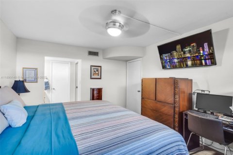 Copropriété à vendre à Pembroke Pines, Floride: 2 chambres, 79.15 m2 № 2021378 - photo 13