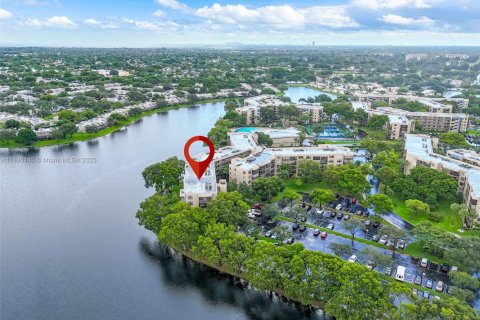 Copropriété à vendre à Pembroke Pines, Floride: 2 chambres, 79.15 m2 № 2021378 - photo 25