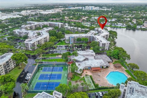 Copropriété à vendre à Pembroke Pines, Floride: 2 chambres, 79.15 m2 № 2021378 - photo 29