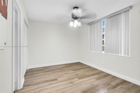 Copropriété à vendre à Pembroke Pines, Floride: 2 chambres, 79.15 m2 № 2021378 - photo 15