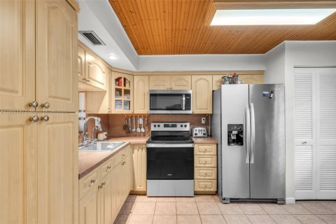 Copropriété à vendre à Pembroke Pines, Floride: 2 chambres, 79.15 m2 № 2021378 - photo 9