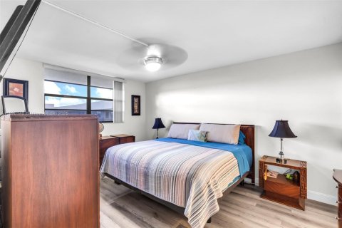 Copropriété à vendre à Pembroke Pines, Floride: 2 chambres, 79.15 m2 № 2021378 - photo 12