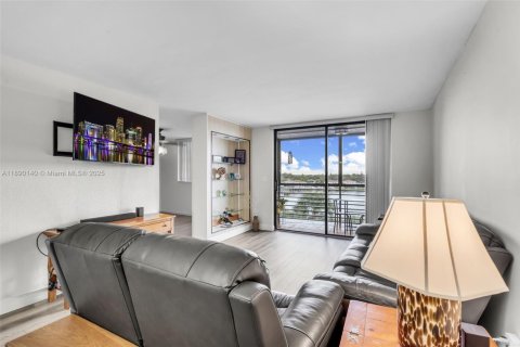 Copropriété à vendre à Pembroke Pines, Floride: 2 chambres, 79.15 m2 № 2021378 - photo 6