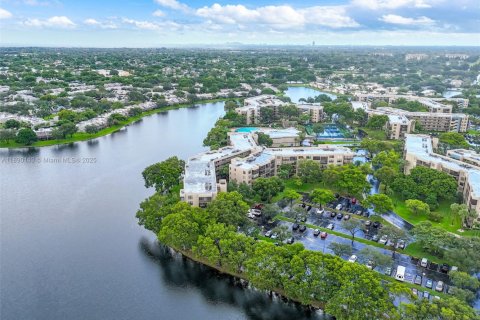 Copropriété à vendre à Pembroke Pines, Floride: 2 chambres, 79.15 m2 № 2021378 - photo 26