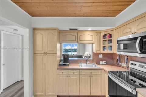 Copropriété à vendre à Pembroke Pines, Floride: 2 chambres, 79.15 m2 № 2021378 - photo 10