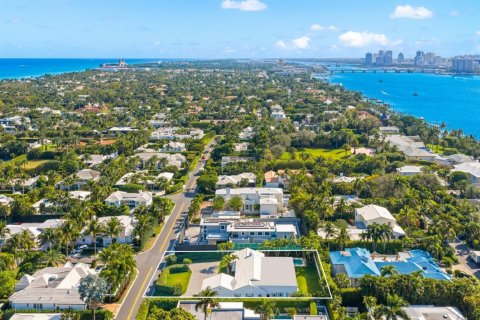 House in Palm Beach, Florida 4 bedrooms, 388.24 sq.m. № 2187380 - photo 3