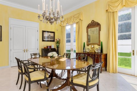 House in Palm Beach, Florida 4 bedrooms, 388.24 sq.m. № 2187380 - photo 9