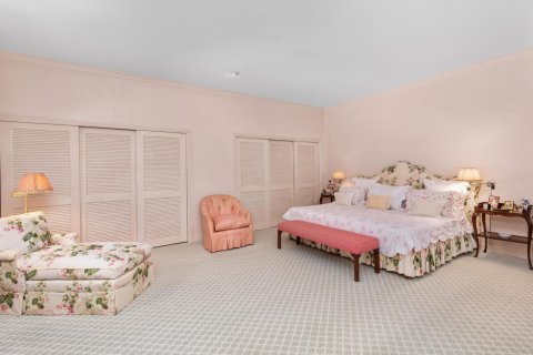 House in Palm Beach, Florida 4 bedrooms, 388.24 sq.m. № 2187380 - photo 14