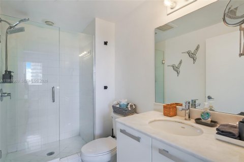 Condominio en alquiler en Miami, Florida, 2 dormitorios, 107.58 m2 № 2029866 - foto 7