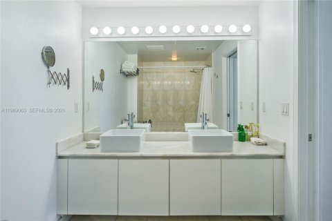 Condominio en alquiler en Miami, Florida, 2 dormitorios, 107.58 m2 № 2029866 - foto 9