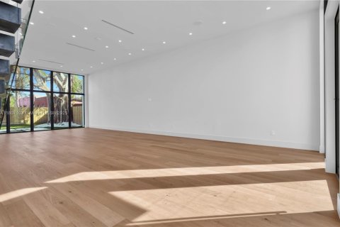 Villa ou maison à vendre à Miami, Floride: 5 chambres, 249.91 m2 № 1942769 - photo 7