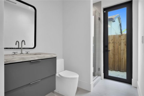 Villa ou maison à vendre à Miami, Floride: 5 chambres, 249.91 m2 № 1942769 - photo 16