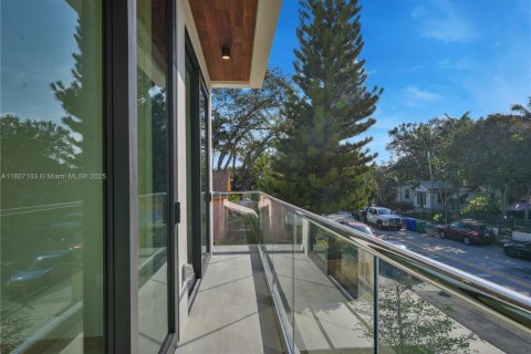 Villa ou maison à vendre à Miami, Floride: 5 chambres, 249.91 m2 № 1942769 - photo 27