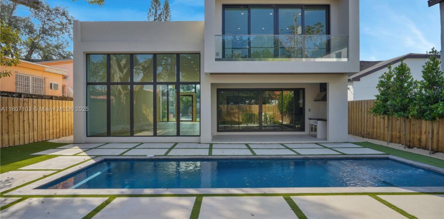 Villa ou maison à Miami, Floride 5 chambres, 249.91 m2 № 1942769