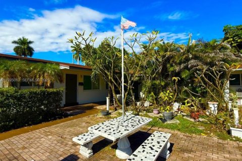 Villa ou maison à louer à Oakland Park, Floride: 1 chambre, 310.76 m2 № 1983494 - photo 8