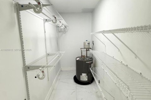 Villa ou maison à louer à Oakland Park, Floride: 1 chambre, 310.76 m2 № 1983494 - photo 7