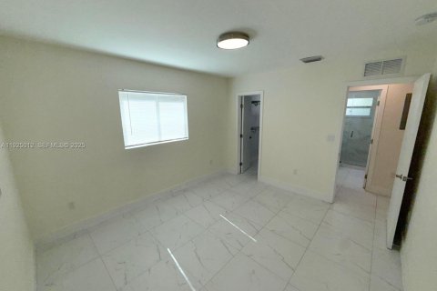 Villa ou maison à louer à Oakland Park, Floride: 1 chambre, 310.76 m2 № 1983494 - photo 5
