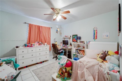 Condo in Hialeah, Florida, 2 bedrooms  № 1944122 - photo 12