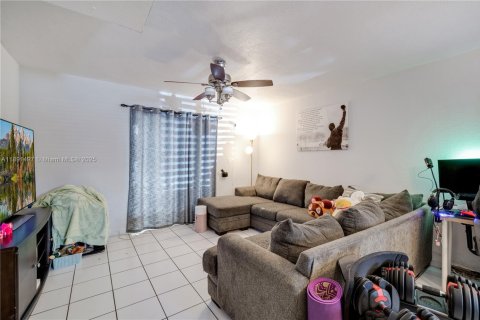 Condo in Hialeah, Florida, 2 bedrooms  № 1944122 - photo 6