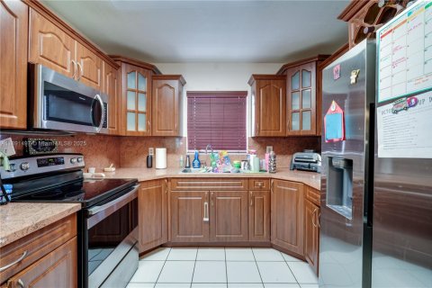 Condo in Hialeah, Florida, 2 bedrooms  № 1944122 - photo 4