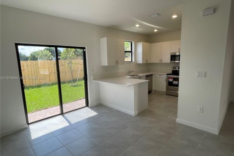 Villa ou maison à louer à Homestead, Floride: 3 chambres, 133.97 m2 № 2046186 - photo 4