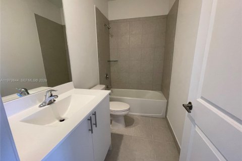 Villa ou maison à louer à Homestead, Floride: 3 chambres, 133.97 m2 № 2046186 - photo 8