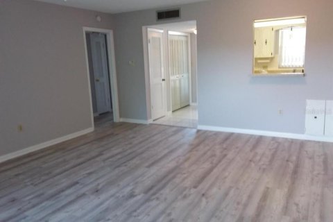Casa en alquiler en New Port Richey, Florida, 3 dormitorios, 110.27 m2 № 2277534 - foto 7