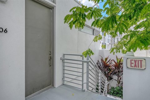 Copropriété à vendre à Sarasota, Floride: 1 chambre, 69.58 m2 № 2123732 - photo 2
