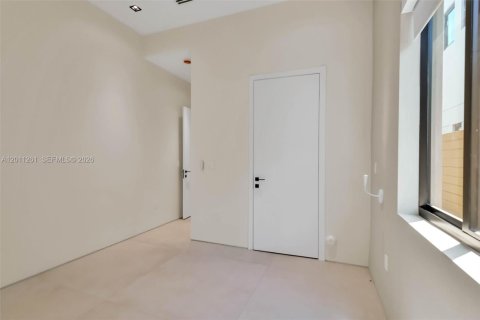 Купить виллу или дом в Майами, Флорида 6 спален, 398.27м2, № 2154241 - фото 25