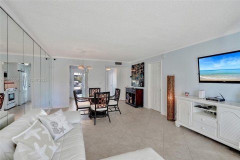 Copropriété à vendre à Hallandale Beach, Floride: 1 chambre, 82.68 m2 № 1994523 - photo 18