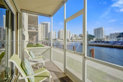 Copropriété à vendre à Hallandale Beach, Floride: 1 chambre, 82.68 m2 № 1994523 - photo 26
