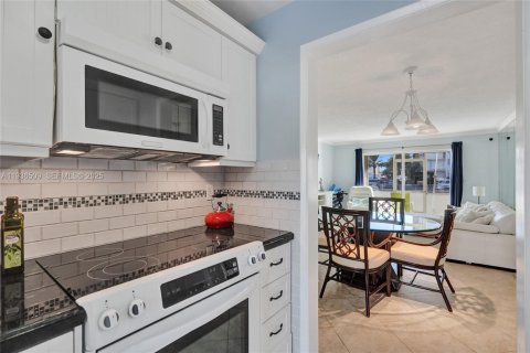 Copropriété à vendre à Hallandale Beach, Floride: 1 chambre, 82.68 m2 № 1994523 - photo 24