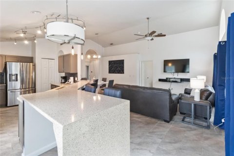House in Davenport, Florida 4 bedrooms, 145.86 sq.m. № 2303204 - photo 19