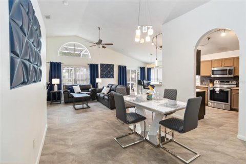 House in Davenport, Florida 4 bedrooms, 145.86 sq.m. № 2303204 - photo 4
