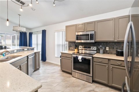 House in Davenport, Florida 4 bedrooms, 145.86 sq.m. № 2303204 - photo 7