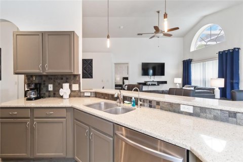 House in Davenport, Florida 4 bedrooms, 145.86 sq.m. № 2303204 - photo 6