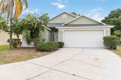 House in Davenport, Florida 4 bedrooms, 145.86 sq.m. № 2303204