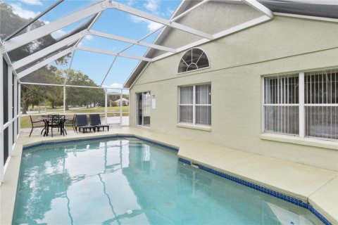 House in Davenport, Florida 4 bedrooms, 145.86 sq.m. № 2303204 - photo 24