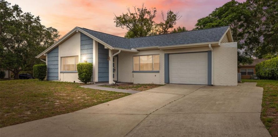 House in Hudson, Florida 2 bedrooms, 108.97 sq.m. № 1774111