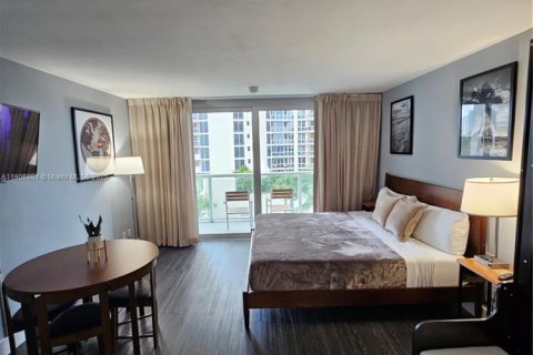 Apartment in Sunny Isles Beach, Florida 33.44 sq.m. № 2082036 - photo 8