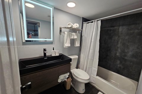 Apartment in Sunny Isles Beach, Florida 33.44 sq.m. № 2082036 - photo 4