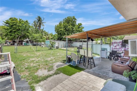 Immobilier commercial à vendre à Miami Gardens, Floride: 163.23 m2 № 1950249 - photo 4